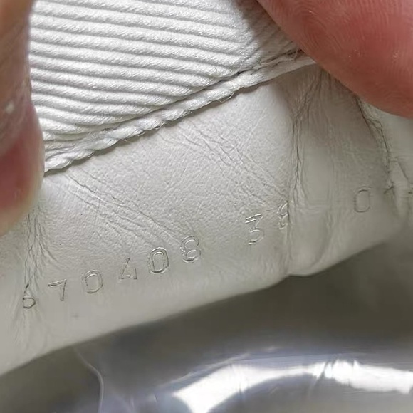 Authentic Gucci Women's Cream Sneakers - Picture 6 of 6